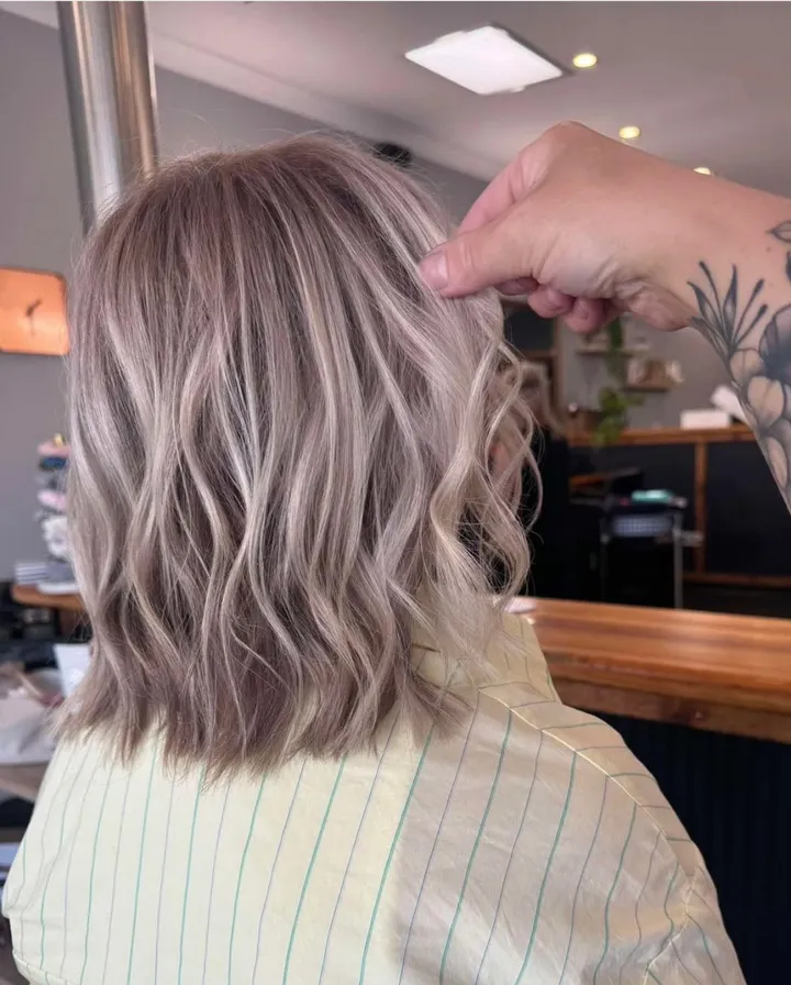 Rose blonde lob