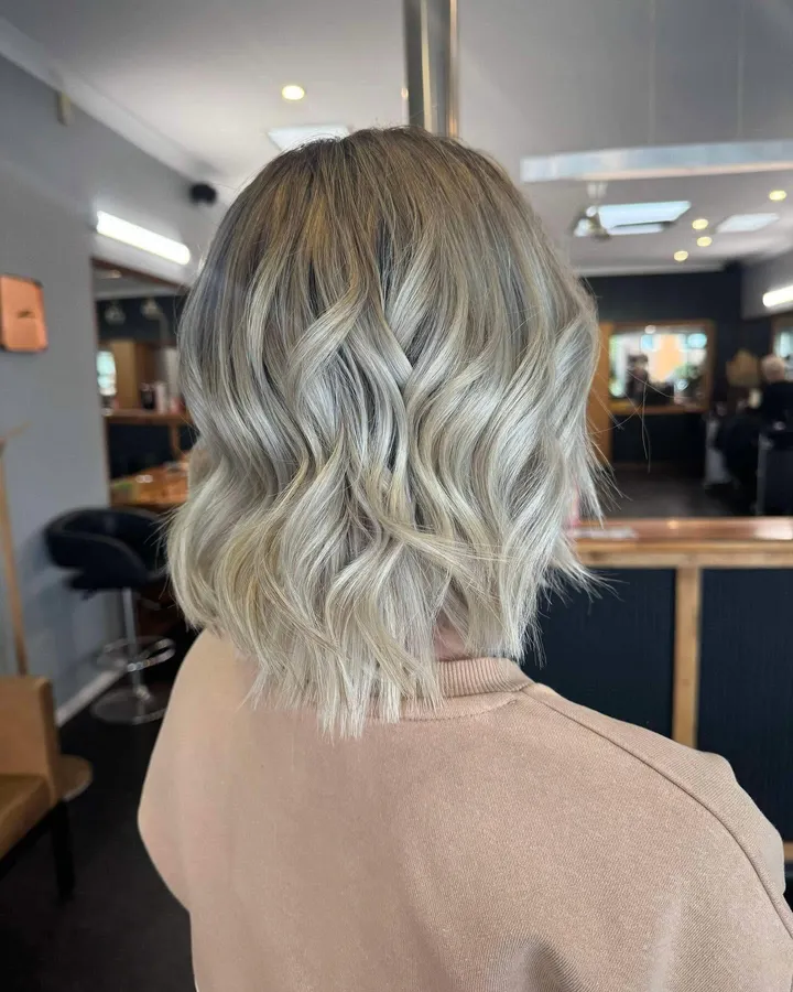 Blonde lob